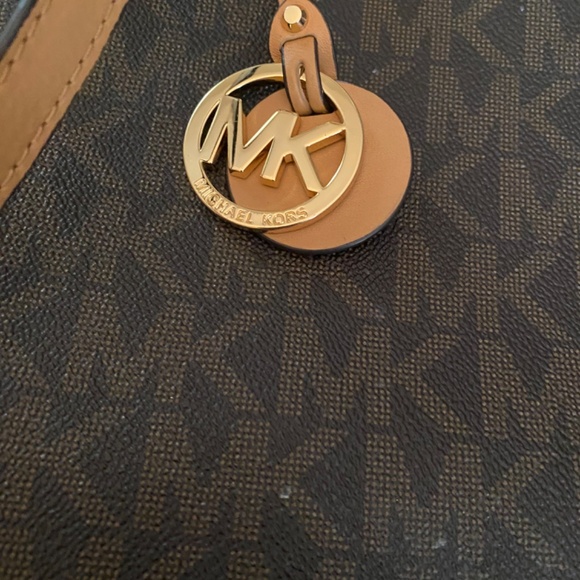 Michael Kors Large Logo Tote With Wristlet - Picture 4 of 7